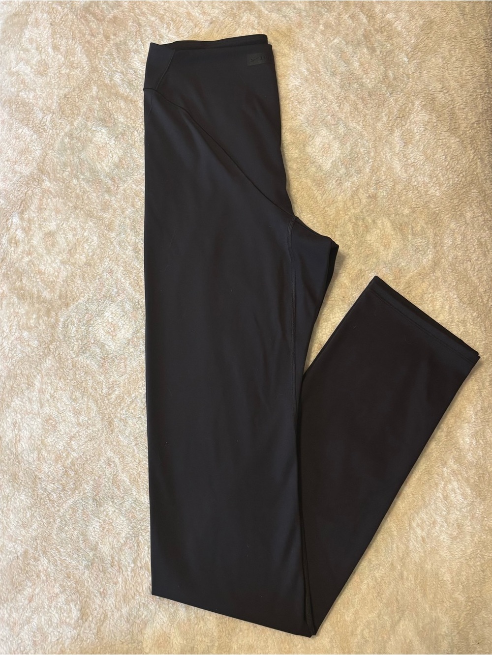 The NikeSKIMS Matte V-Line 39" Straight Legging